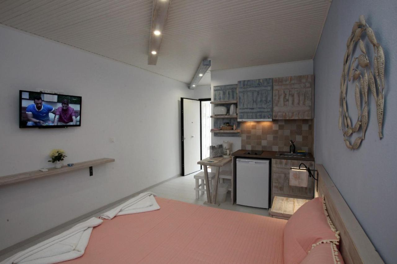 Bella Vista Aparthotel Batsi  Exterior photo